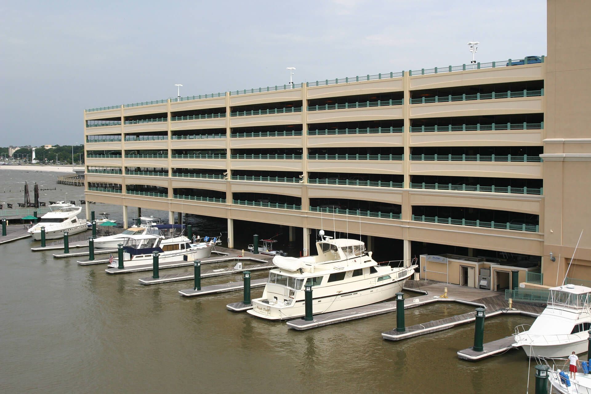 Semi-Submersible Barge System
